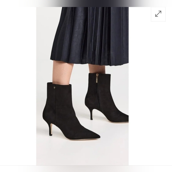 LARROUDE

Mini Kate Suede Boots - Black - Picture 1 of 7